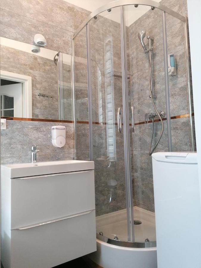 Hostel Tulip - Pokoj 5 Ze Wspolna Lazienka I Kuchnia Szczecin Exterior foto