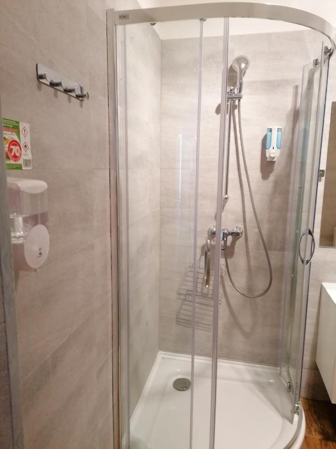 Hostel Tulip - Pokoj 5 Ze Wspolna Lazienka I Kuchnia Szczecin Exterior foto