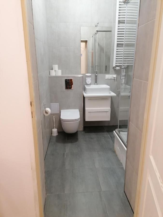 Hostel Tulip - Pokoj 5 Ze Wspolna Lazienka I Kuchnia Szczecin Exterior foto
